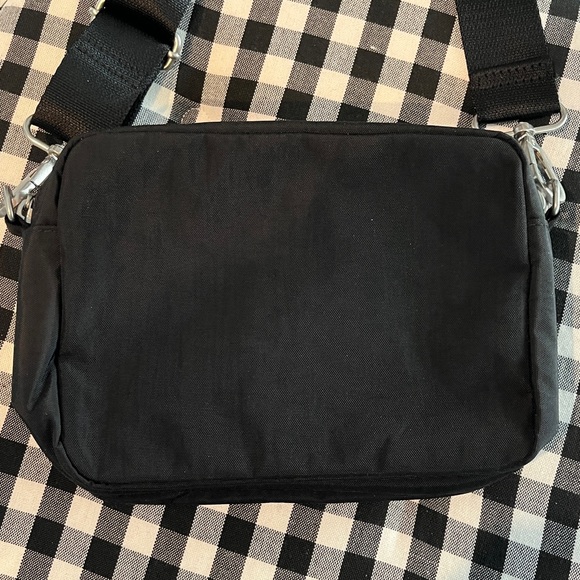 Baggallini Coastal Flip Lock Camera Crossbody Bag in black nylon. RFID - Picture 7 of 7